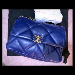 Chanel 19 Large (dark blue)